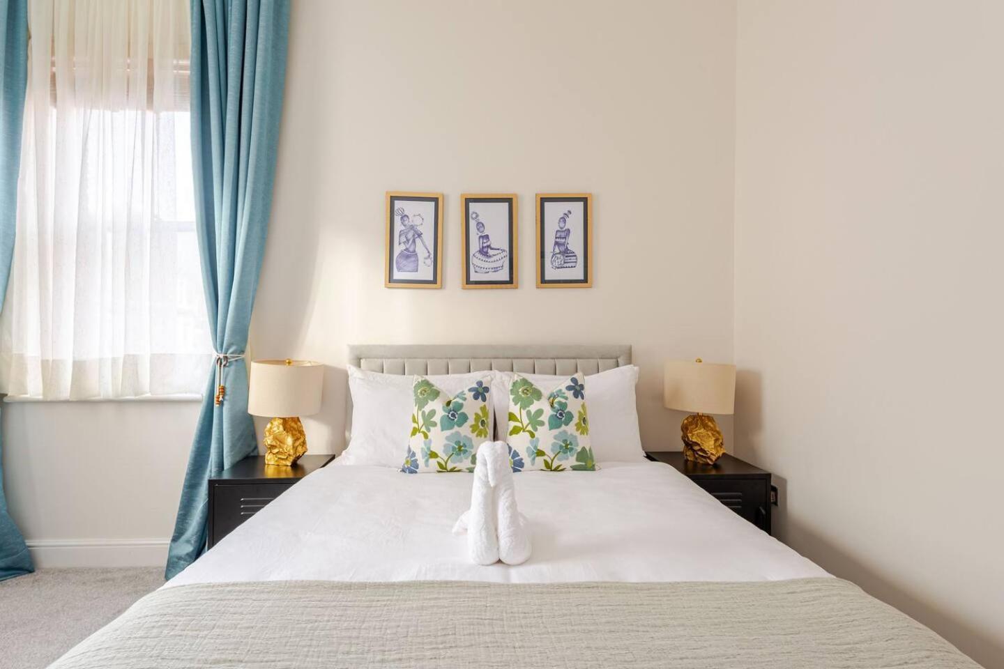 Stylish Flat In Central Location With Free Parking สวินดอน ภายนอก รูปภาพ
